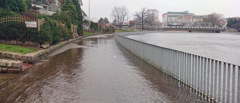 Kołobrzeg walczył z wiatrem i podtopieniami