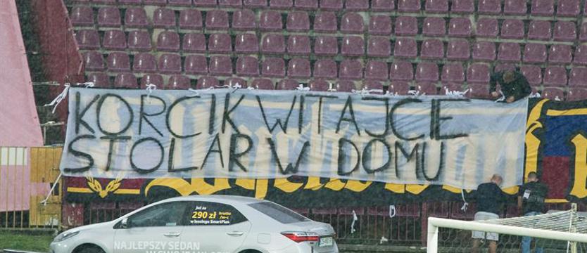 Piłka nożna. Kort i Wojtkowski z pieniędzmi