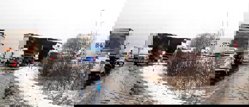 Tir w rowie. Ruch wahadłowy koło Żabowa