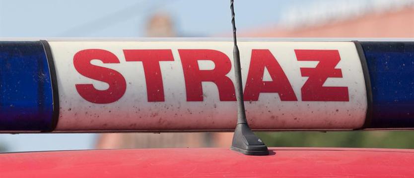 Pożar poddasza kamienicy w Sławnie. Sześć osób ewakuowanych, w tym troje dzieci
