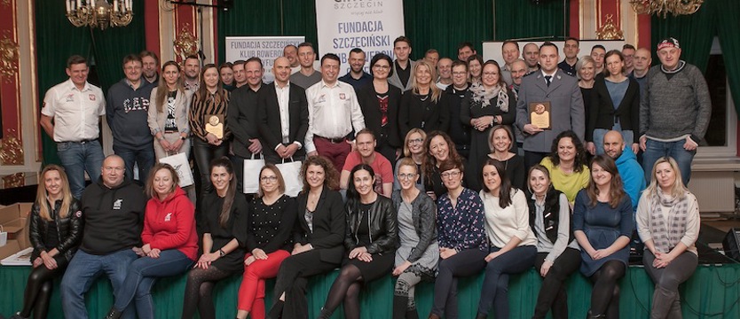 Gryfus nagrodził pomagaczy
