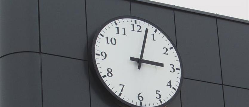 Dworcowy zegar z nową tarczą