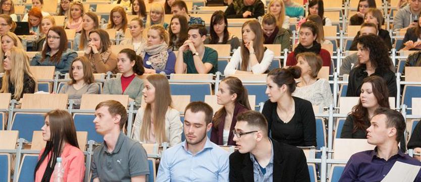 Rektor pyta studentów