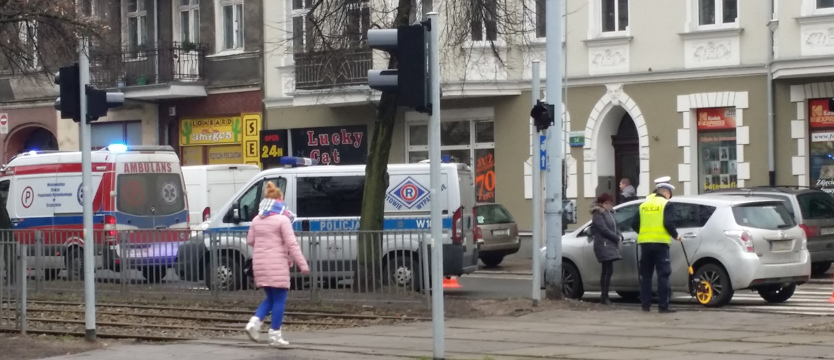 Kobieta potrącona na pasach na Krzywoustego