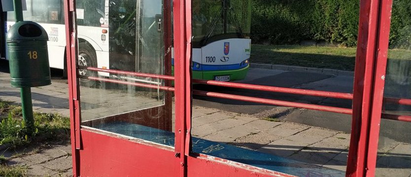 Szklenie po wandalach coraz droższe