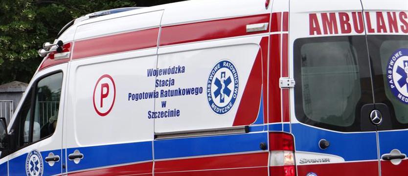 Po zderzeniu samochodów ranny został przechodzący obok chłopiec