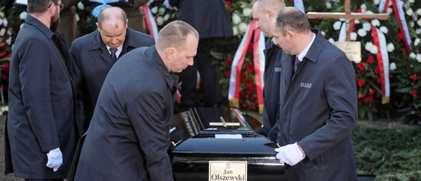 Jan Olszewski spoczął na cmentarzu Powązki Wojskowe w Warszawie