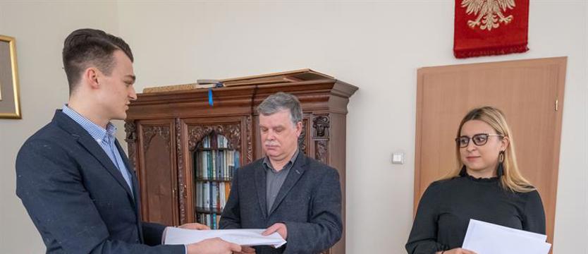 Książnica dłużej czynna? Młodzi Demokraci złożyli petycję