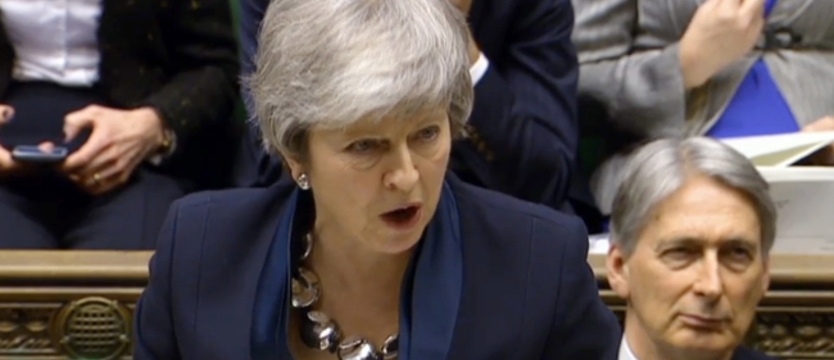 Brytyjska premier otworzyła drogę do opóźnienia brexitu