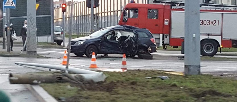 Zderzenie samochodów u zbiegu ul. Krasińskiego i Wszystkich Świętych