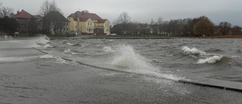 Ale powiało! W Nowogardzie wylało jezioro