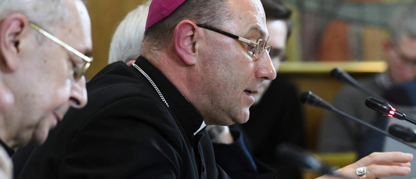 Przedstawiono dane dotyczące wykorzystywania seksualnego małoletnich przez duchownych