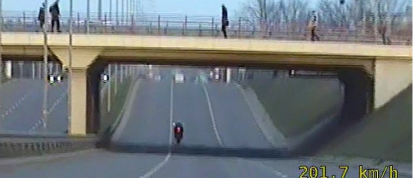 Pędził przez Szczecin na motorze. Kosztowało go to 1350 zł