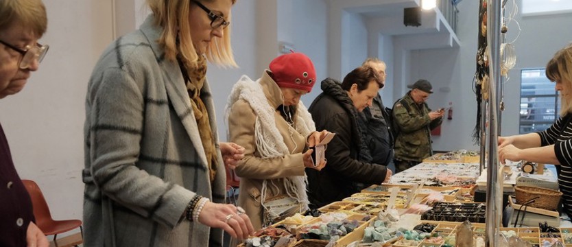 Biżuteria, minerały, skamieniałości... Wyjątkowe okazy na giełdze