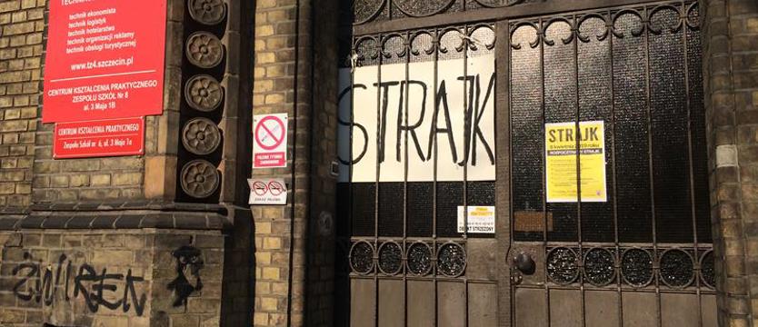 Egzamin gimnazjalny podczas strajku