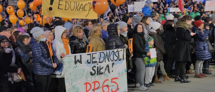Solidarni w proteście z nauczycielami