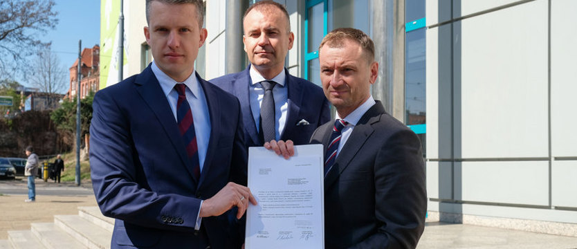 PO: „Wokół Stoczni Szczecińskiej trwa chocholi taniec”