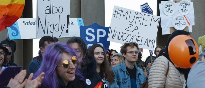 Lekcja solidarności. Wiec poparcia dla nauczycieli
