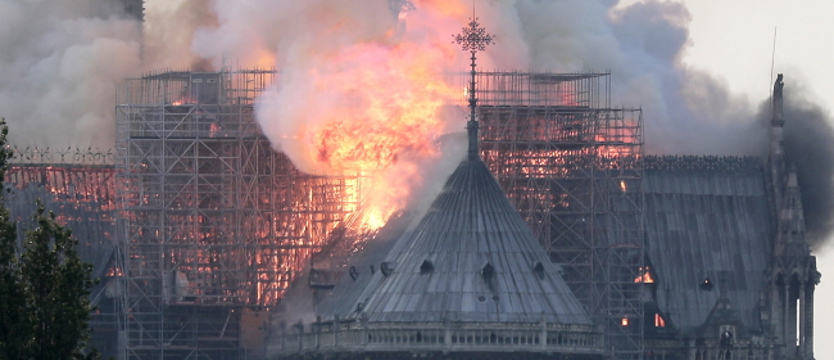 Pożar średniowiecznej katedry Notre Dame