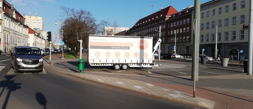 Reklama na zegarze