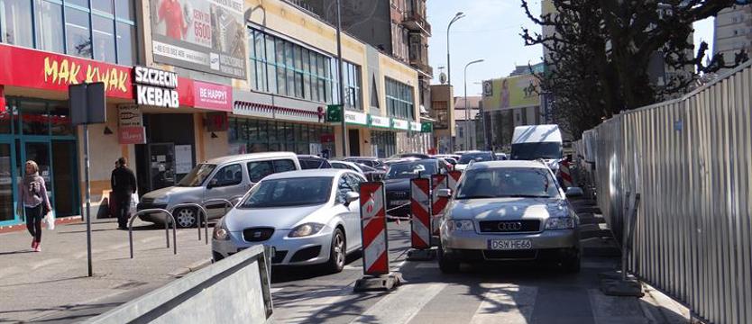 Uwaga: utrudniony przejazd