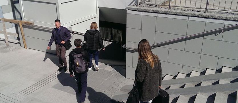Pasaż podziemny otwarty mimo trwających robót