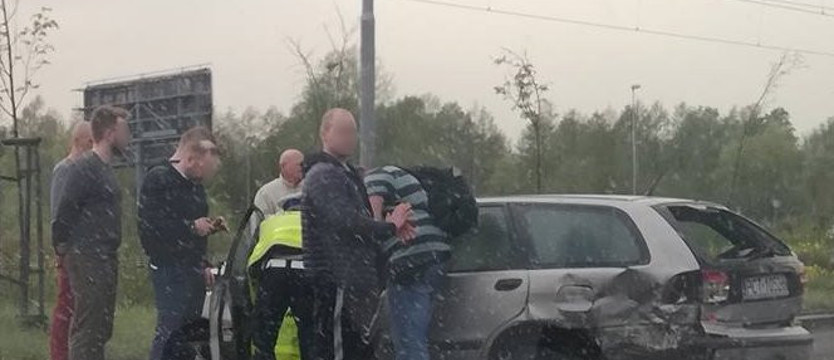 Korki po uderzeniu w barierkę na Basenie Górniczym