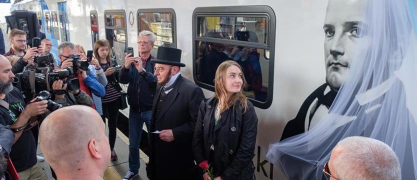 Pociąg o imieniu Moniuszko na Dworcu Głównym w Szczecinie