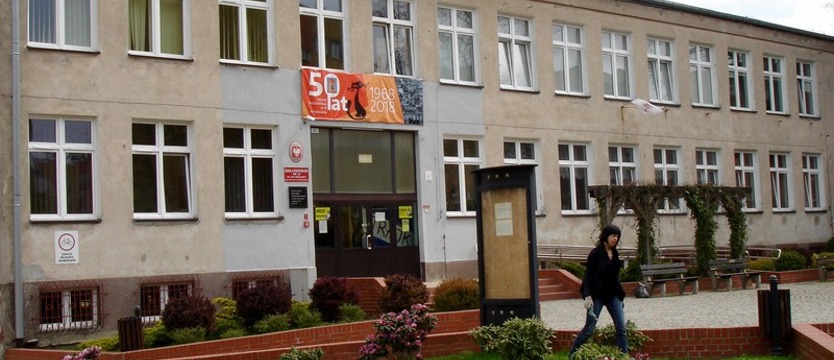 Szkoły bez uczniów. Co dalej z maturzystami?