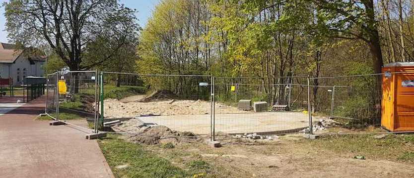 Przy Hożej powstaje osiedlowe boisko