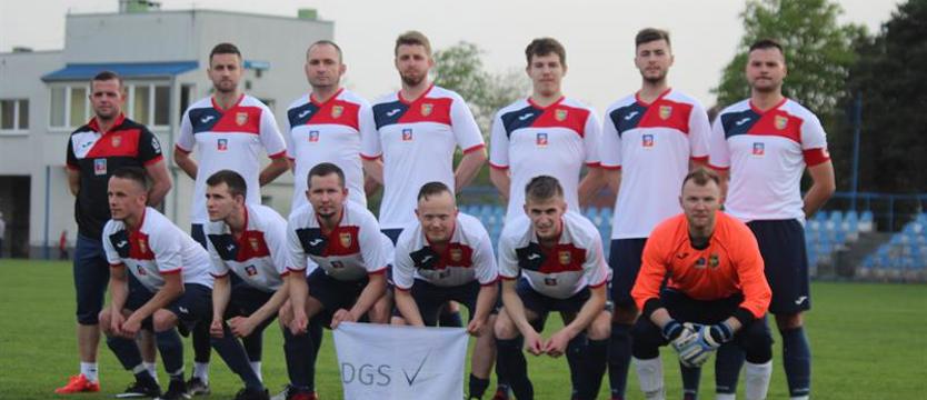 Piłka nożna. Awans do finałów i... kadry