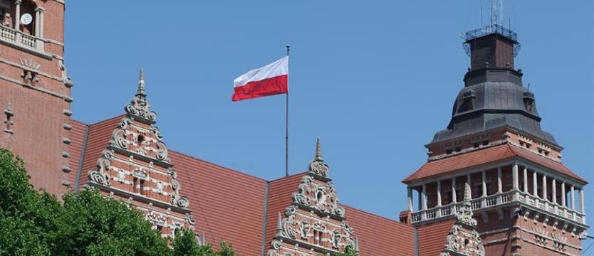 Flaga na (nowy) maszt. Obchody święta na Wałach Chrobrego