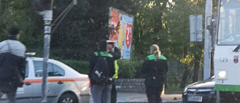 Kolizja osobówki z tramwajem na Wojska Polskiego