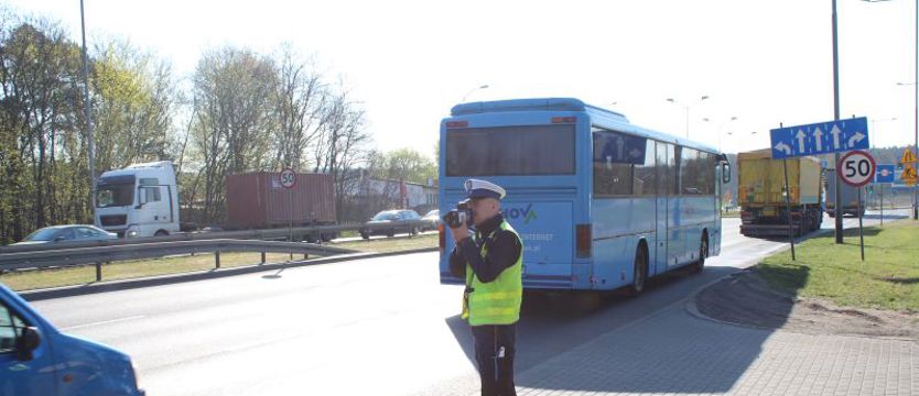Siedem wypadków, wielu pijanych kierowców... Policja apeluje o rozwagę