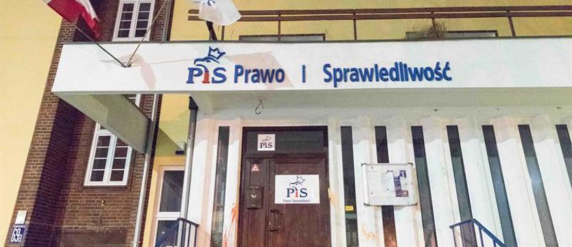 PiS: „Naszemu koledze złamano nos”