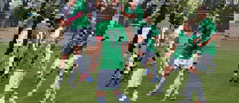 Piłka nożna. Pokonany lider i wygrane derby z FASE