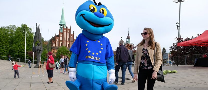 Rodzinnie i europejsko. Piknik na placu Solidarności