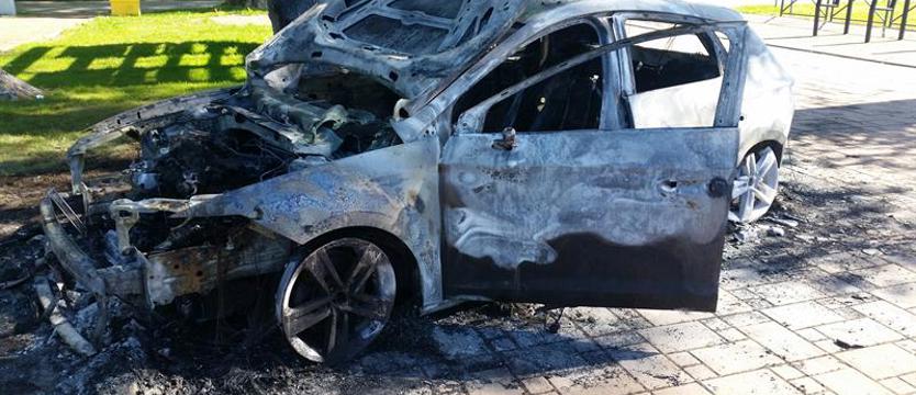 Zagadkowy pożar na parkingu w Trzęsaczu