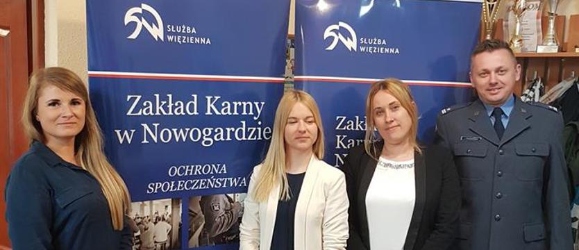 Trudna praca za murami