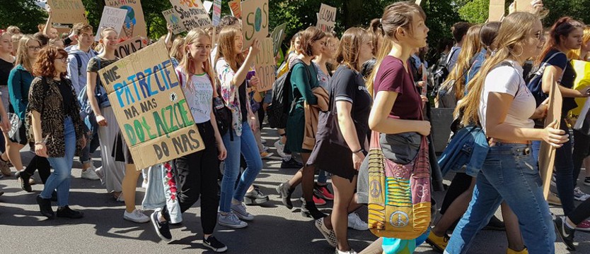Młodzież na ulicach wzywa do walki o środowisko