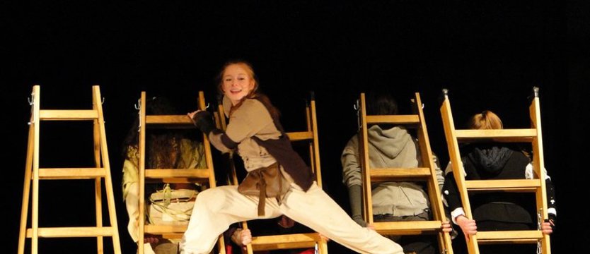 Premiera Teatru 6 i PÓŁ. Drabiny w roli głównej