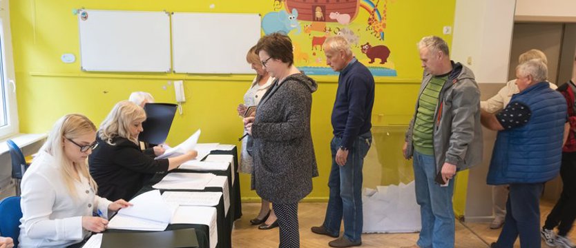 Frekwencja na godz. 17 w kraju 32,51%, w Zachodniopomorskiem 31,64%