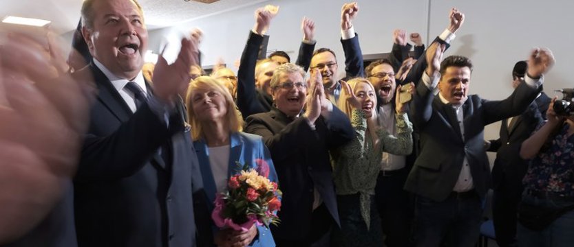 Działacze PiS cieszyli się ze zwycięstwa podczas wieczoru w Szczecinie