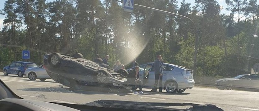 Samochód dachował na S3