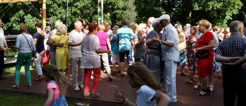 Różankowa potańcówka, czyli „everybody love somebody”