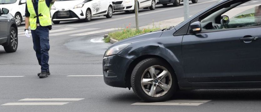 Policjanci z pucharami. Sprawdzą się w ogólnopolskim konkursie