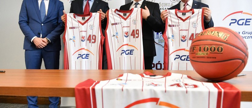 Koszykówka. Spójnia ze sponsorem