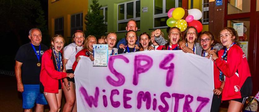 Piłka nożna. Dziewczyny na medal!