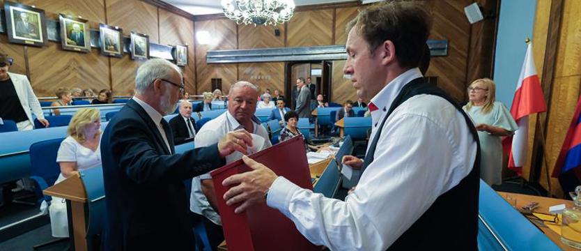 Plac Sprawiedliwych tak, ale nie przy Kaskadzie