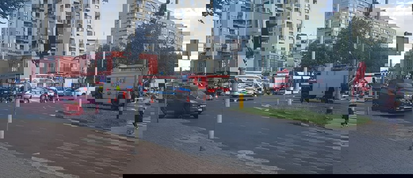 Zderzenie aut i potrącenie policjanta